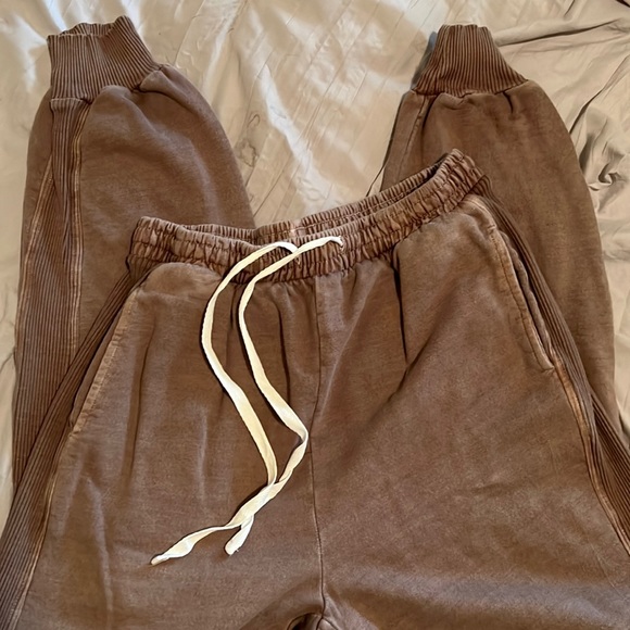 Joggers never worn - Picture 1 of 1